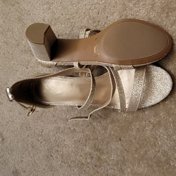 Gold shimmering shoes - Picture 3 of 4